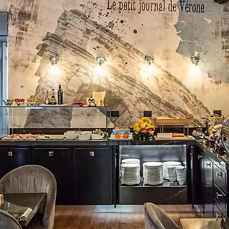 Ξενοδοχείο με διαμερίσματα House 4*