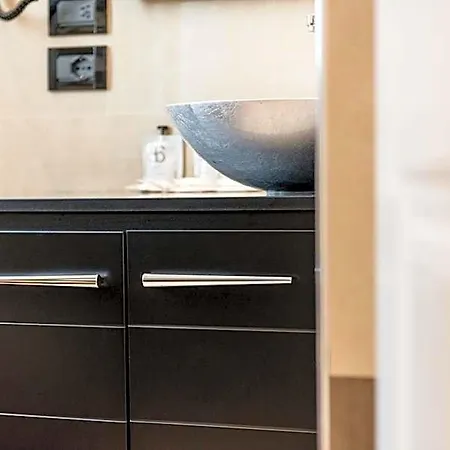 Ξενοδοχείο με διαμερίσματα House 4*
