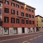 Aparthotel House 4*