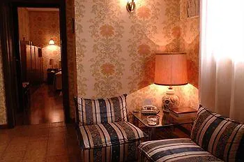 Lägenhetshotell House 4*