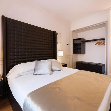 Lägenhetshotell House 4*